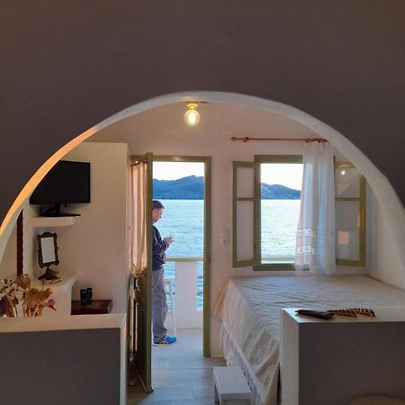 Milos By The Sea - Eco House Plaka  Bagian luar foto