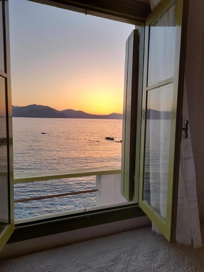 Milos By The Sea - Eco House Plaka  Bagian luar foto