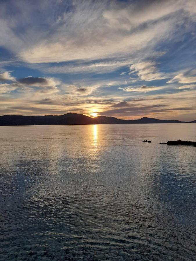 Milos By The Sea - Eco House Plaka  Bagian luar foto