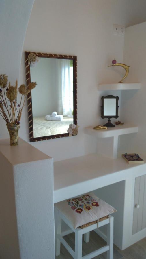 Milos By The Sea - Eco House Plaka  Bagian luar foto
