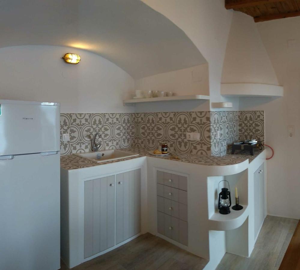 Milos By The Sea - Eco House Plaka  Bagian luar foto