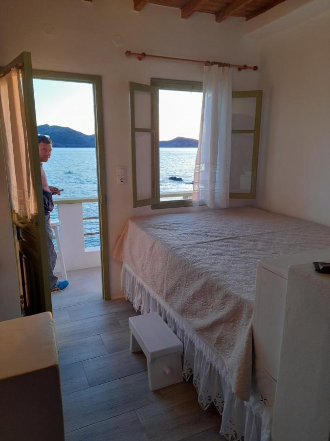Milos By The Sea - Eco House Plaka  Bagian luar foto