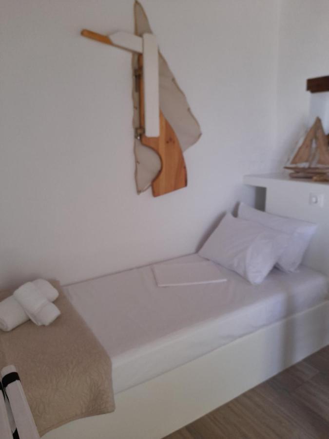 Milos By The Sea - Eco House Plaka  Bagian luar foto